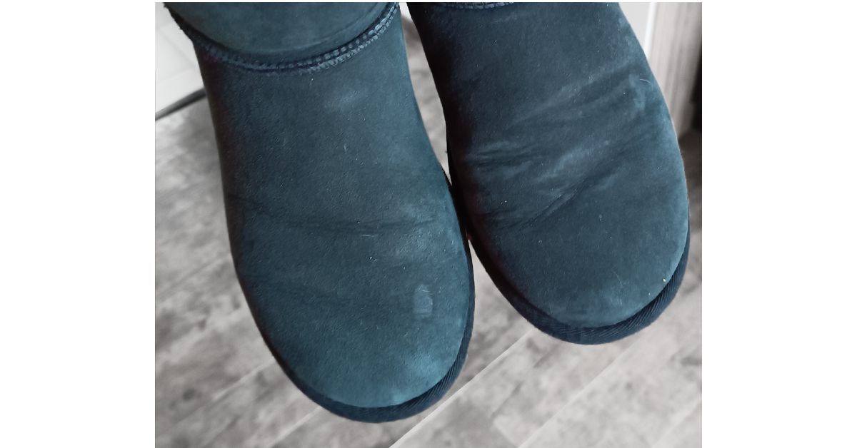 Vyšisované  a vybledlé UGG se skvrnami od soli oprava renovace barvení doma suede renovator 128 black 2